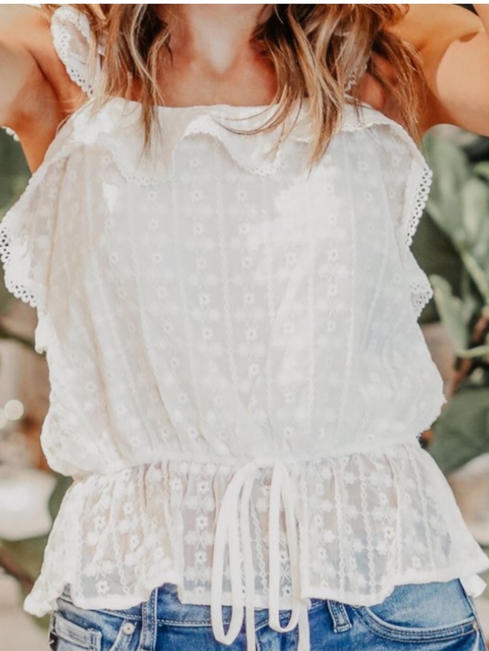J.O.A. Sleeveless Lace Insert Sleeveless Ruffle Blouse Size Large